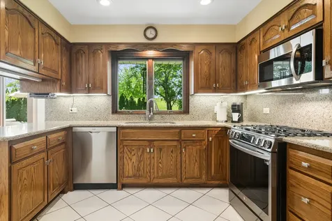 135 Hillcrest Court Barrington IL 60010