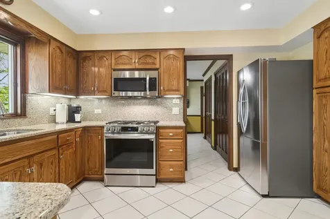 135 Hillcrest Court Barrington IL 60010