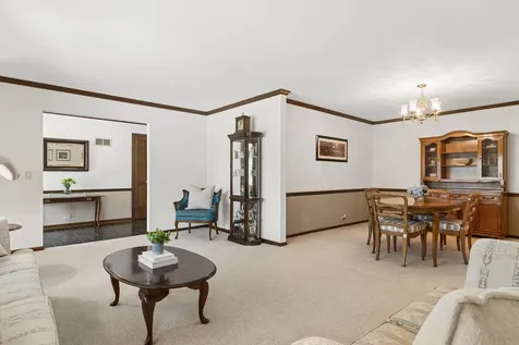 135 Hillcrest Court Barrington IL 60010