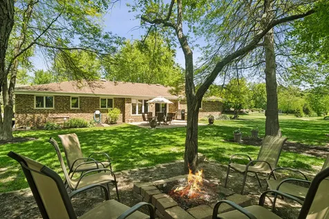 135 Hillcrest Court Barrington IL 60010