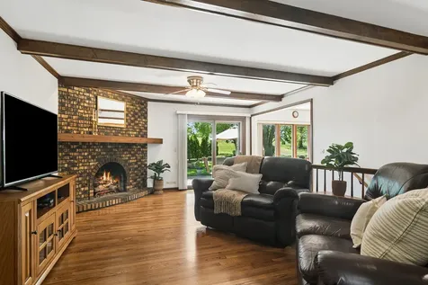 135 Hillcrest Court Barrington IL 60010