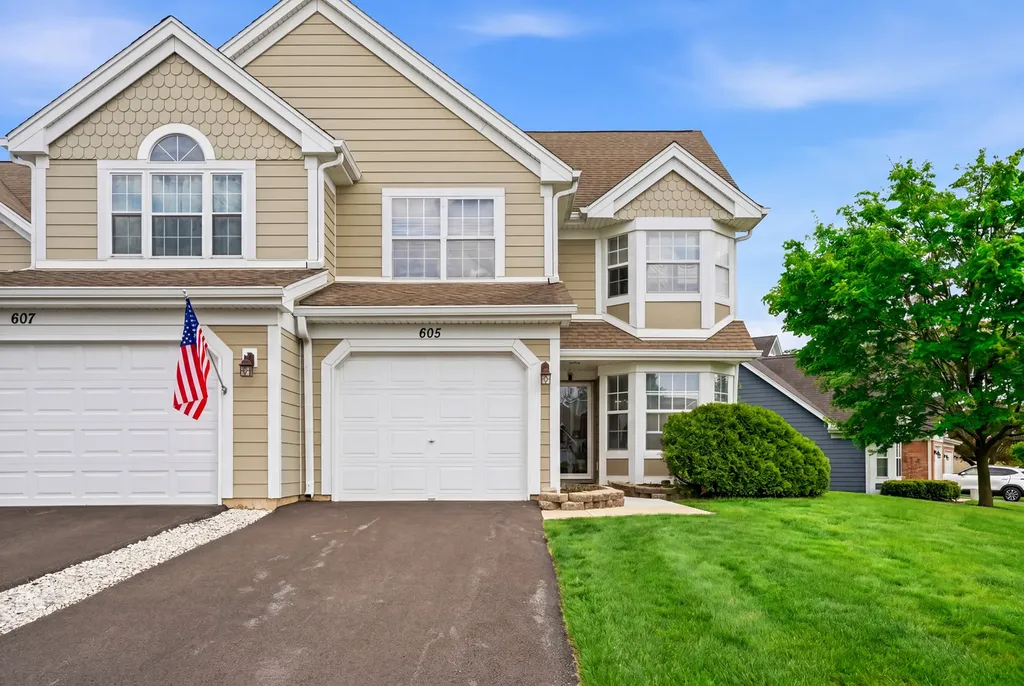 605 Kingsbridge Drive Carol Stream IL 60188