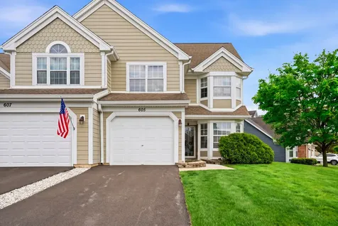 605 Kingsbridge Drive Carol Stream IL 60188