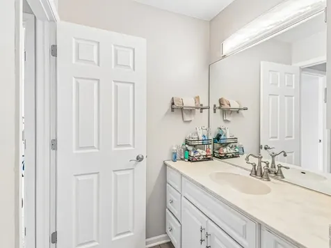 281 Whitewood Drive Streamwood IL 60107