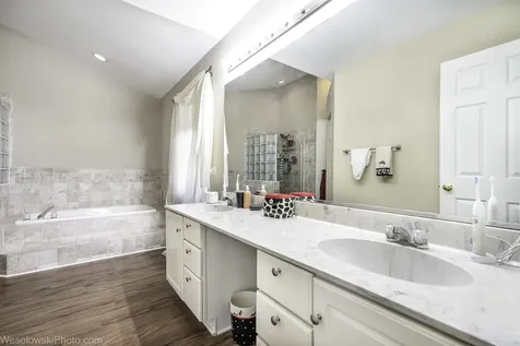 106 Wildflower Way Streamwood IL 60107