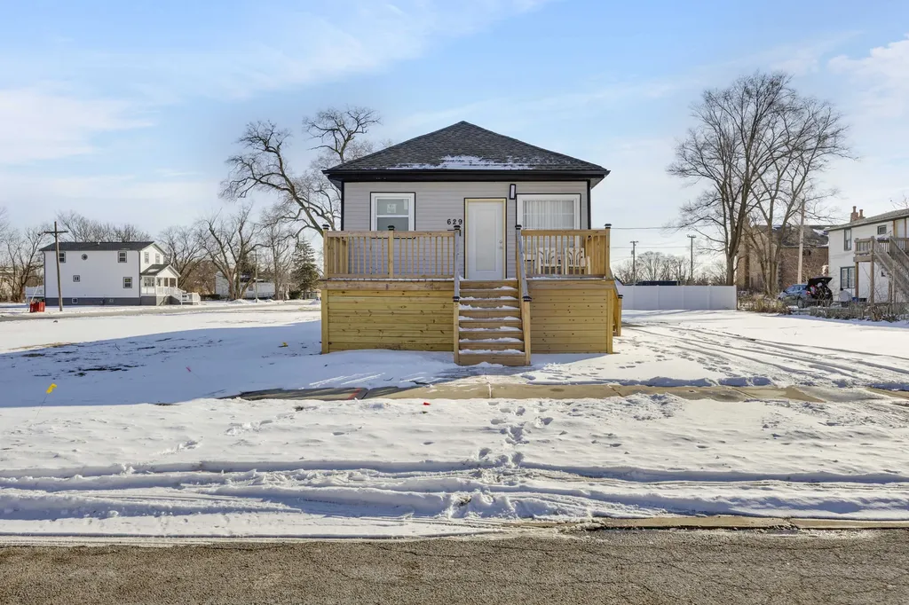 629 East 154th Street Phoenix IL 60426
