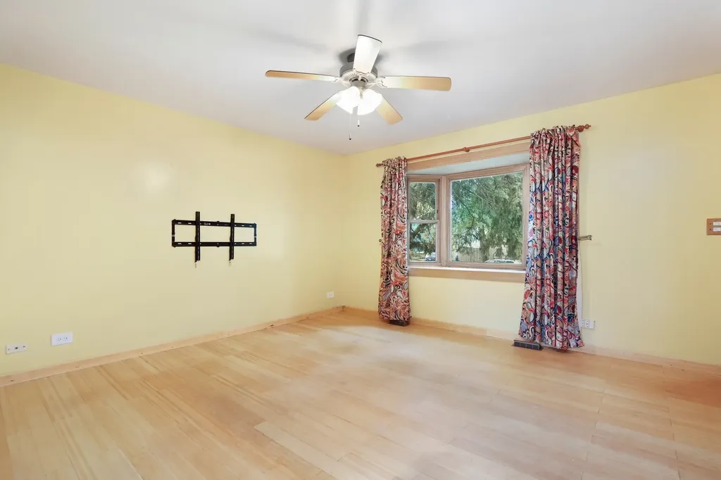 828 Tamms Lane Bolingbrook IL 60440