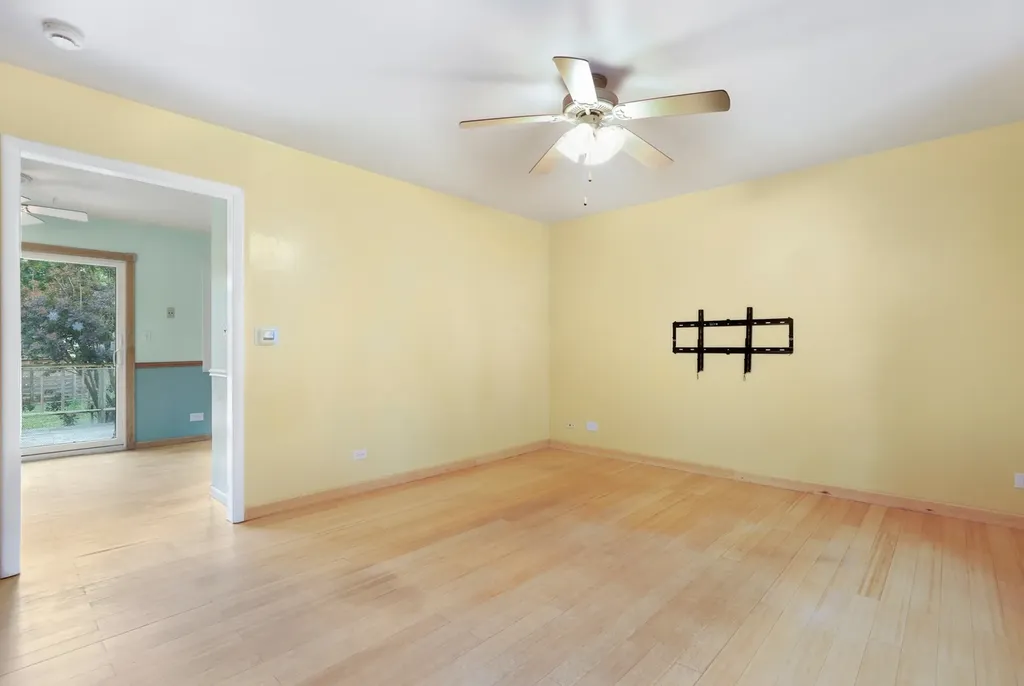 828 Tamms Lane Bolingbrook IL 60440
