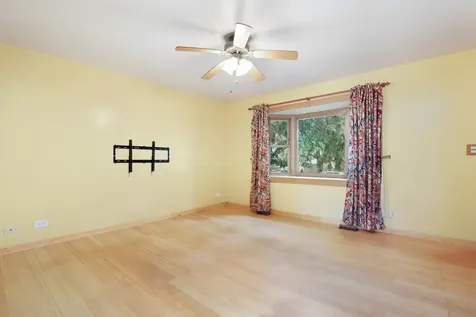 828 Tamms Lane Bolingbrook IL 60440