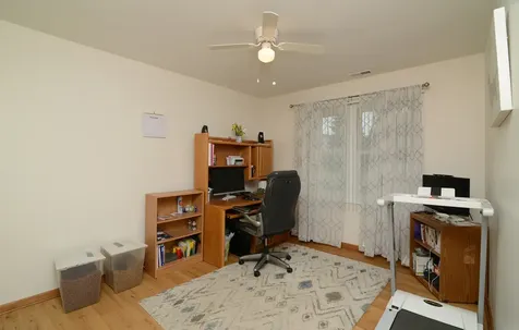 985 Idaho Street Carol Stream IL 60188