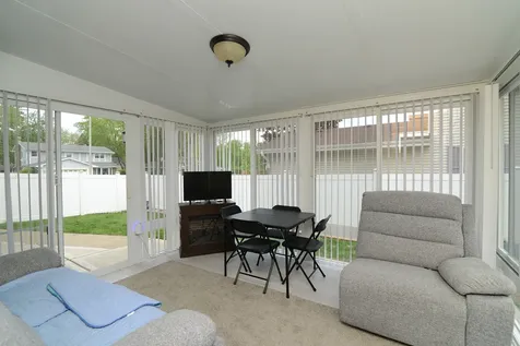985 Idaho Street Carol Stream IL 60188