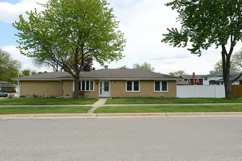 985 Idaho Street Carol Stream IL 60188