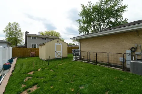 985 Idaho Street Carol Stream IL 60188