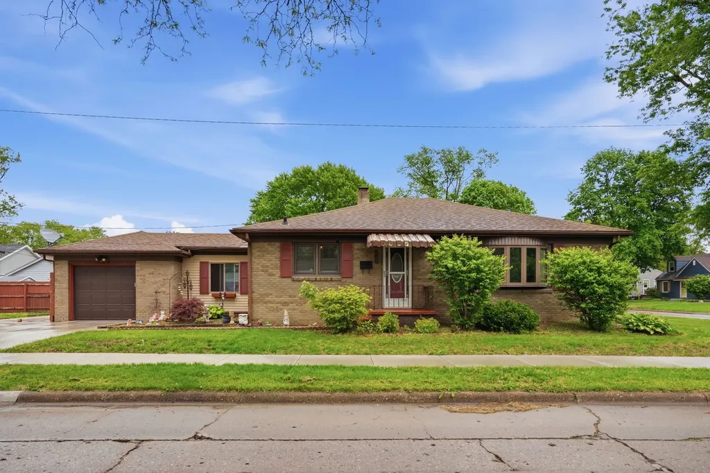 2730 4TH Street Moline IL 61265