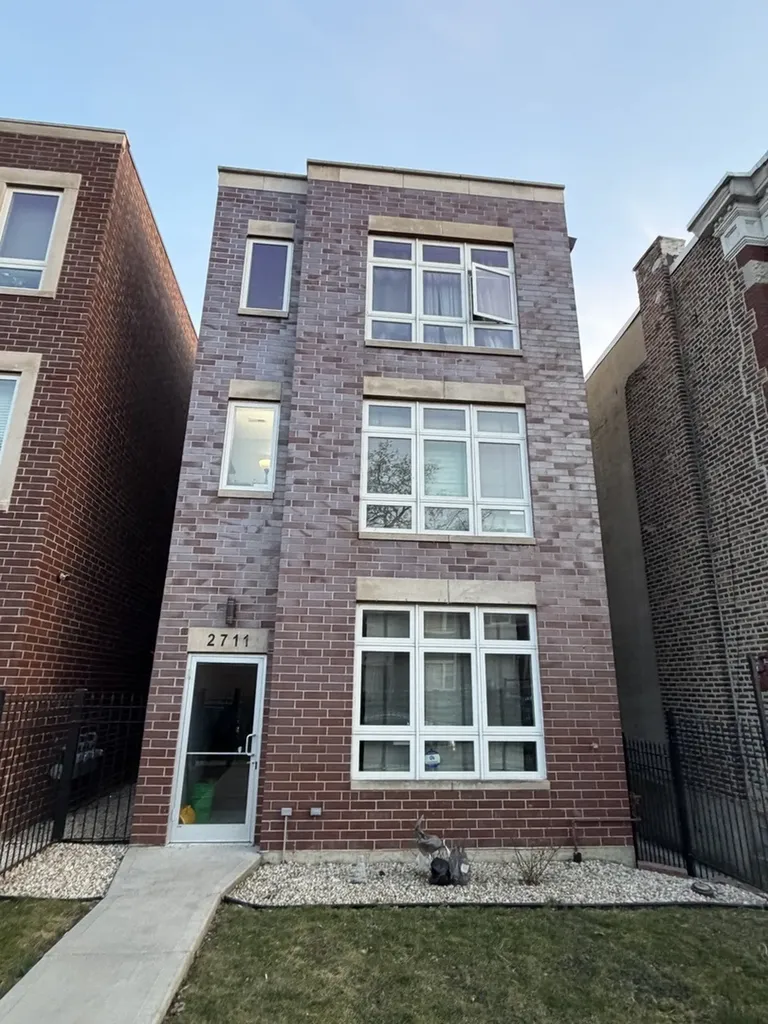 2711 West Polk Street Chicago IL 60612