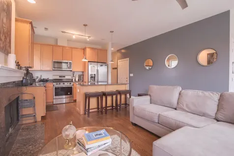 3938 South Wells Street Chicago IL 60609