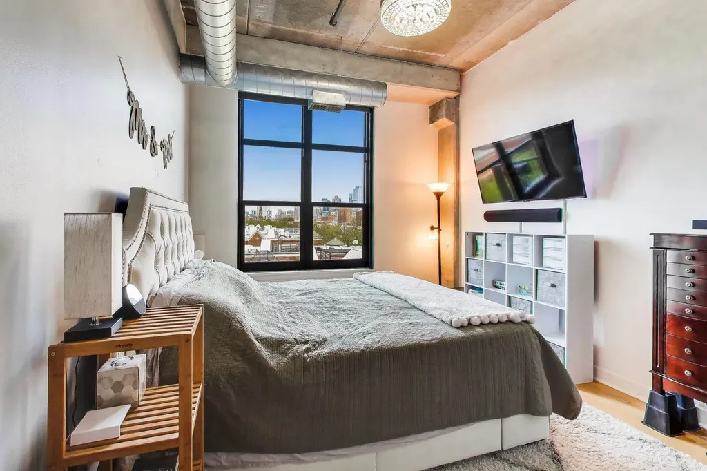 833 West 15th Place Chicago IL 60608