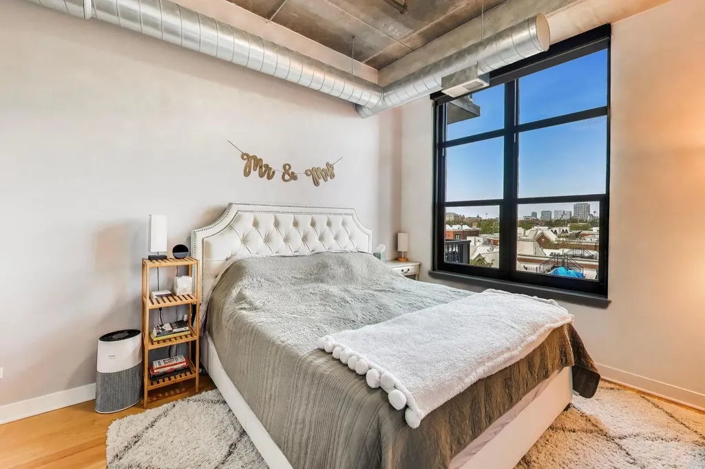 833 West 15th Place Chicago IL 60608