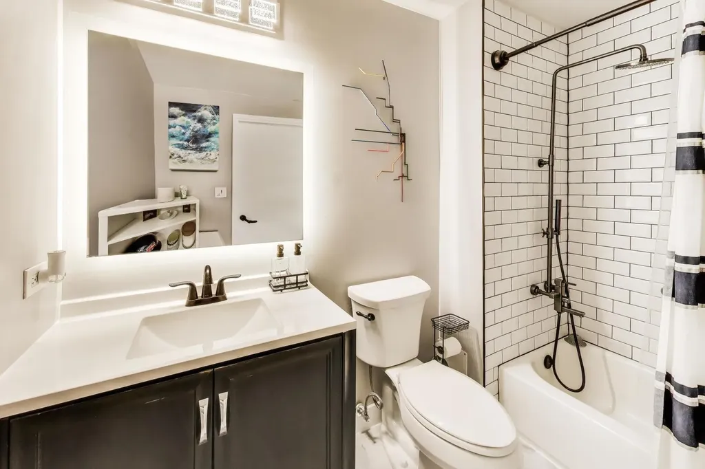 833 West 15th Place Chicago IL 60608