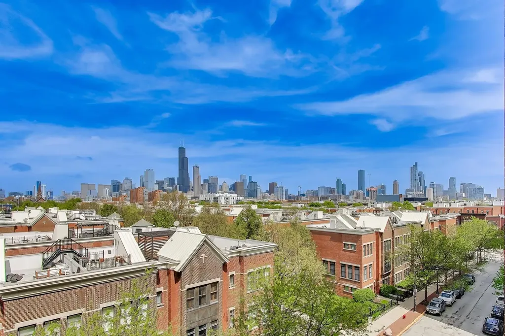 833 West 15th Place Chicago IL 60608