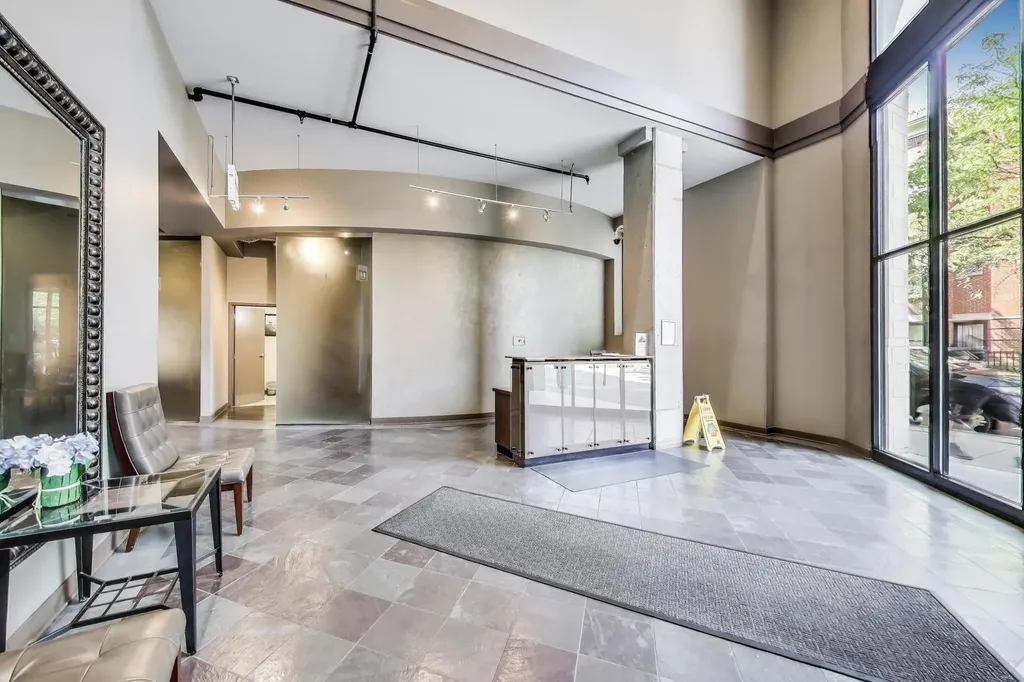 833 West 15th Place Chicago IL 60608