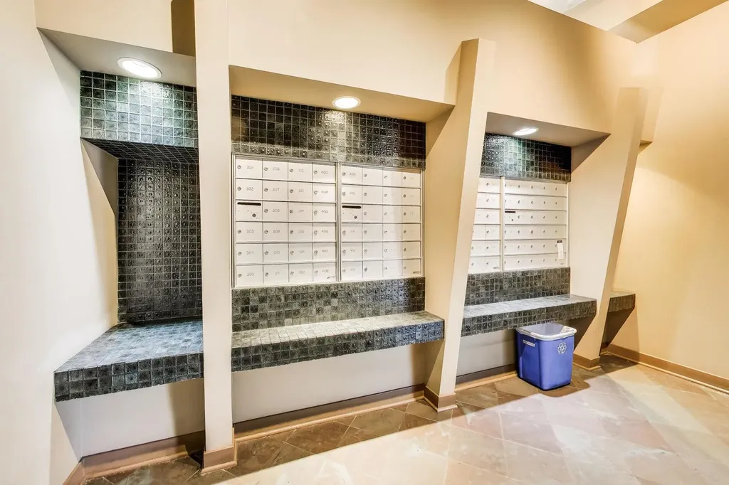 833 West 15th Place Chicago IL 60608
