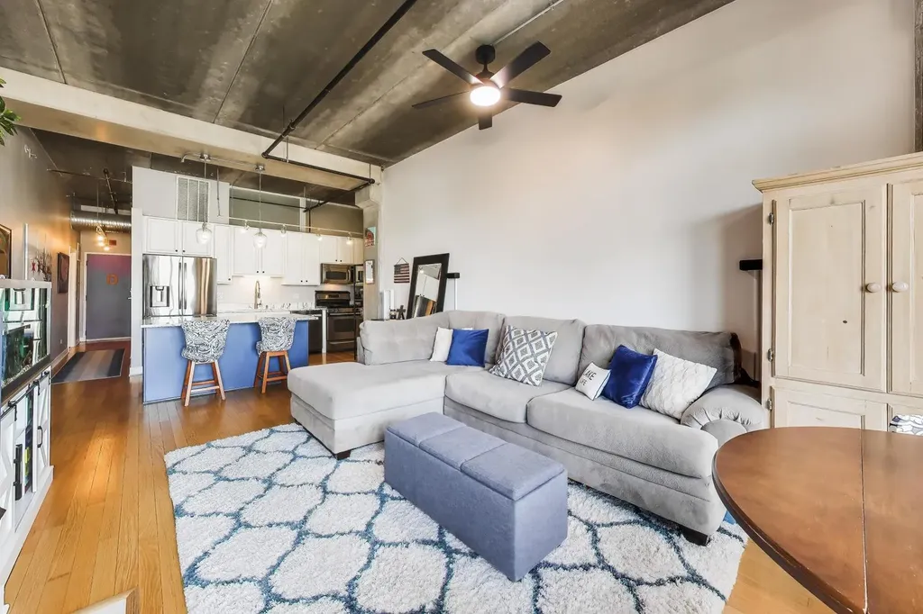 833 West 15th Place Chicago IL 60608