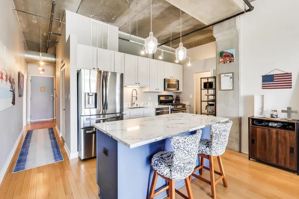 833 West 15th Place Chicago IL 60608
