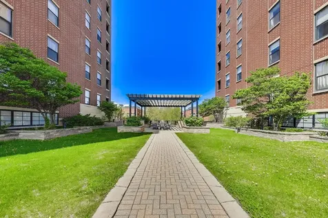 833 West 15th Place Chicago IL 60608
