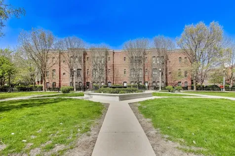 833 West 15th Place Chicago IL 60608