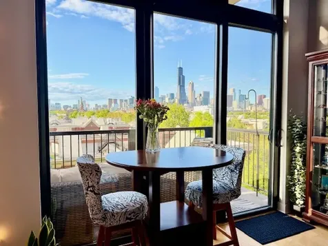 833 West 15th Place Chicago IL 60608