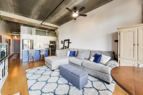 833 West 15th Place Chicago IL 60608