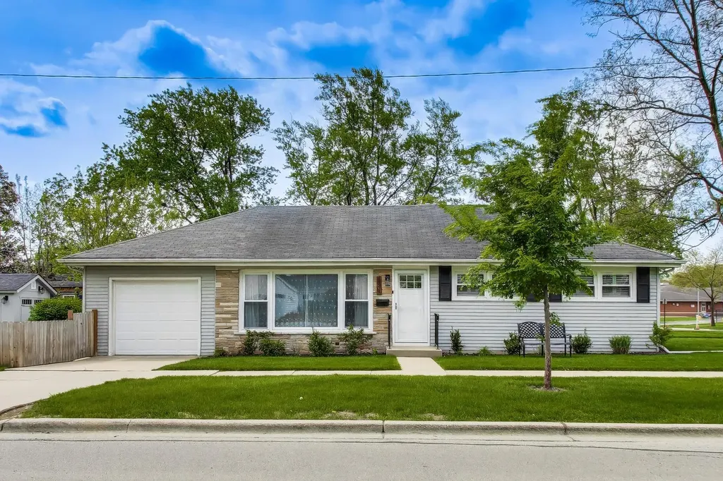 321 North Fairview Avenue Mount Prospect IL 60056