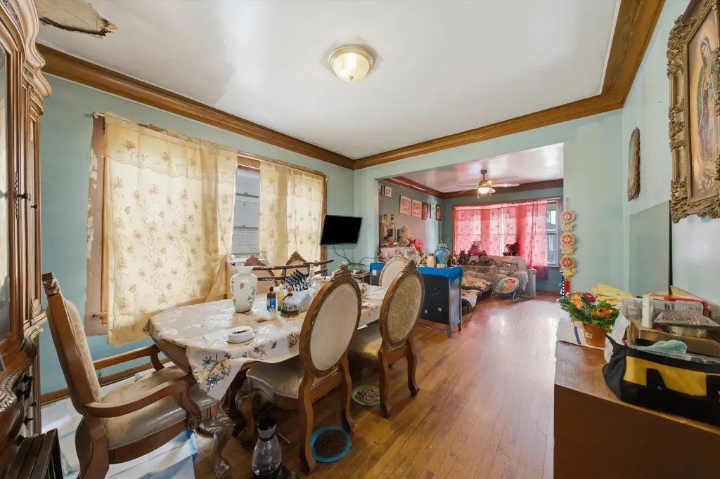 6325 South Francisco Avenue Chicago IL 60629