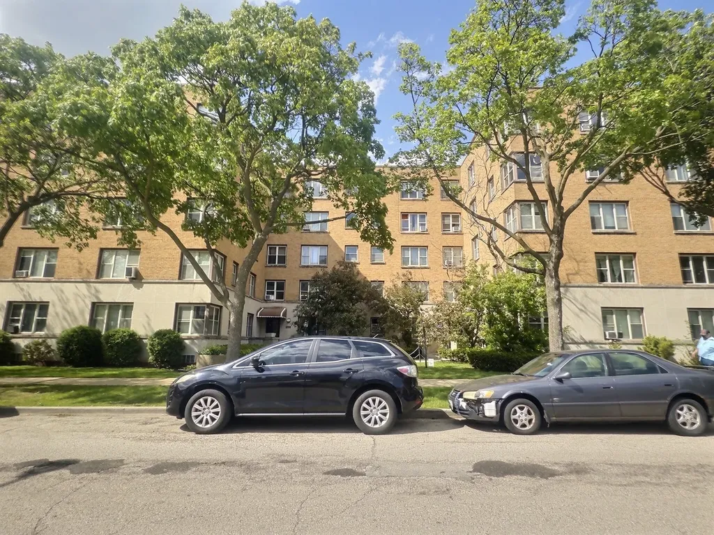 2610 West Balmoral Avenue Chicago IL 60625