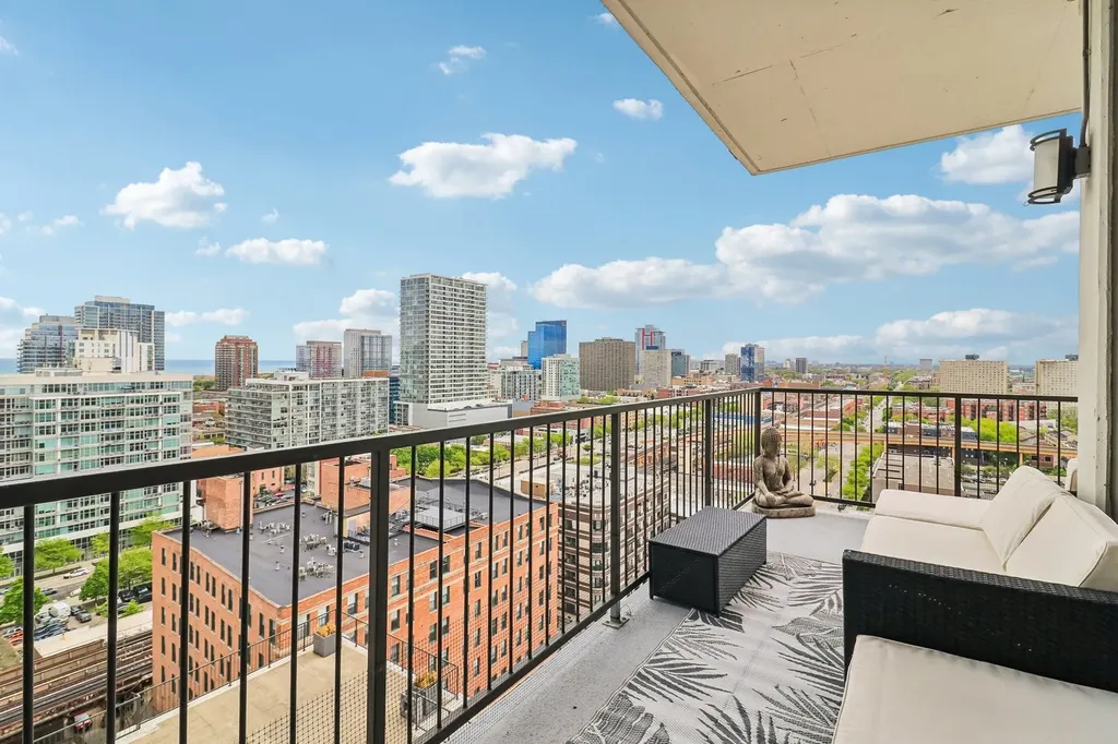 1530 South State Street Chicago IL 60605