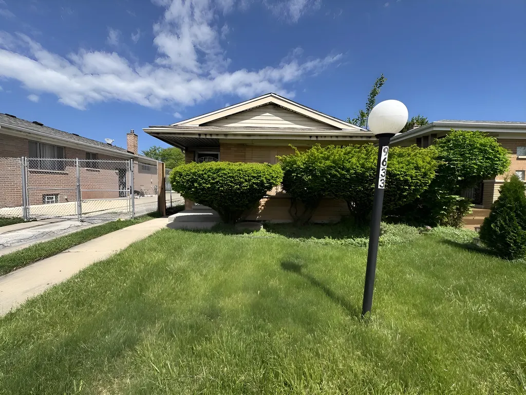 9633 South Princeton Avenue Chicago IL 60628