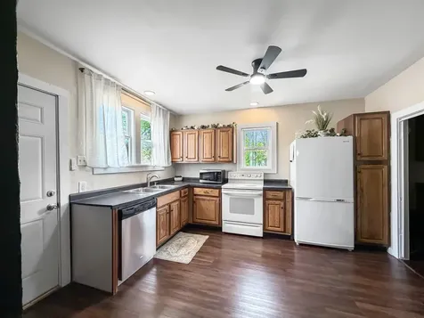 922 East Shawnee Street Freeport IL 61032
