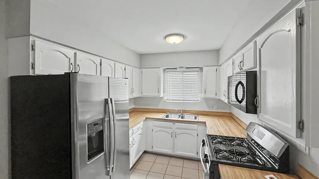 1134 Chalet Drive Darien IL 60561