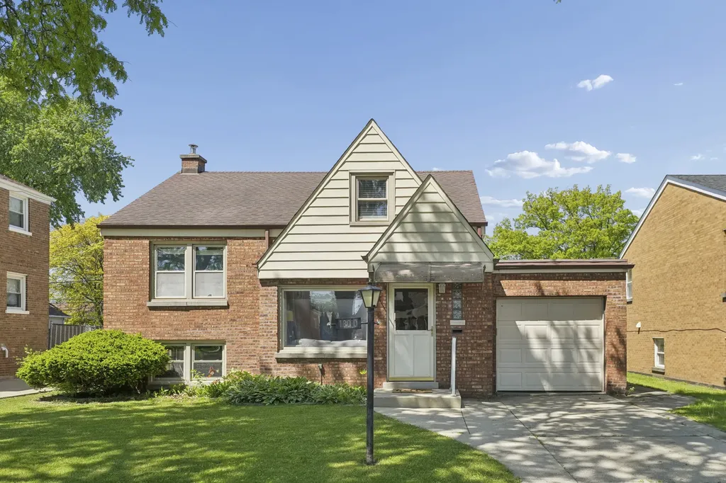 1800 Buckingham Avenue Westchester IL 60154