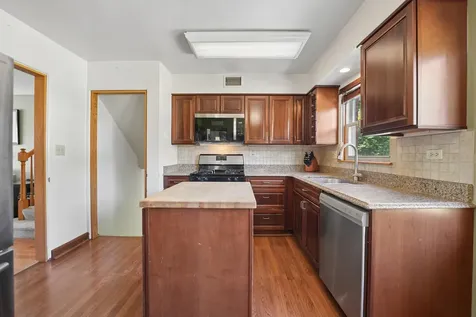 1800 Buckingham Avenue Westchester IL 60154