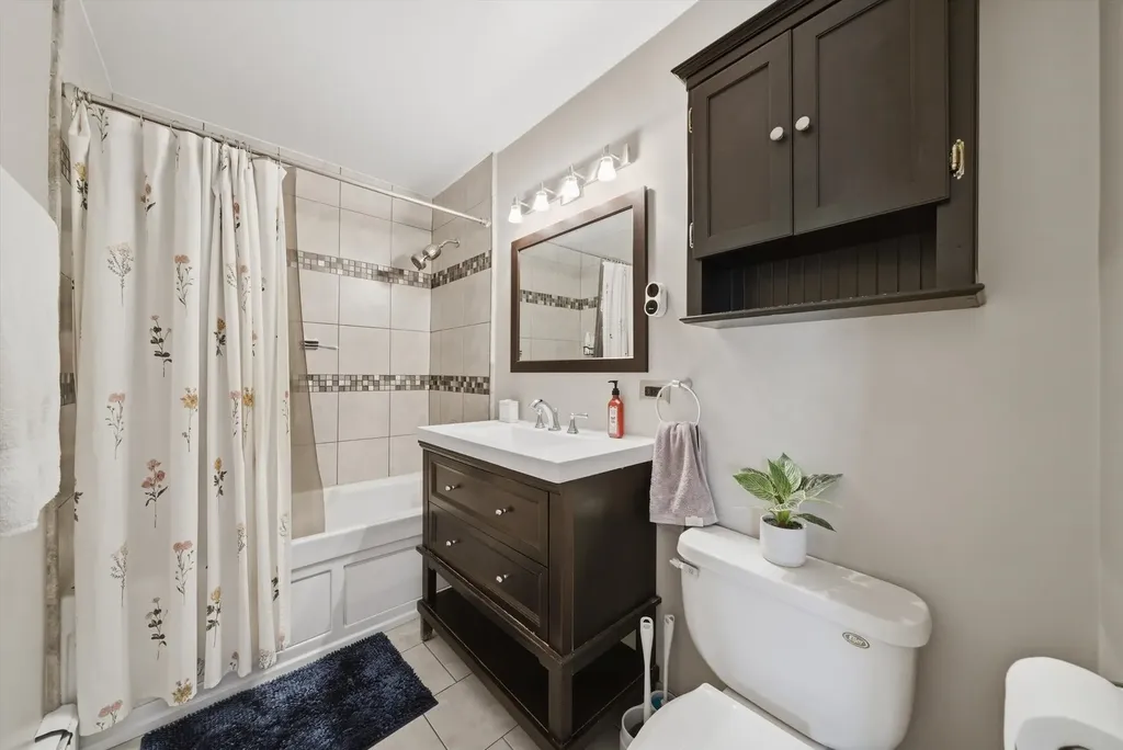 6255 South Mason Avenue Chicago IL 60638