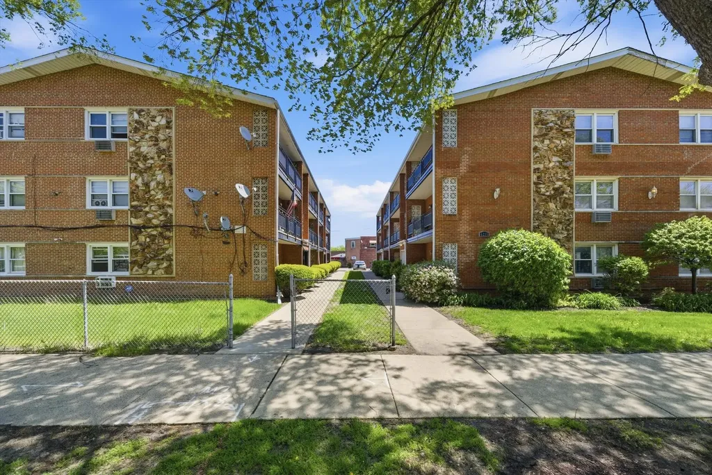 6255 South Mason Avenue Chicago IL 60638