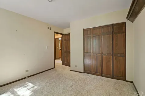 470 Highland Grove Drive Buffalo Grove IL 60089