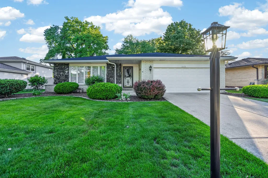 3173 Grandview Place Darien IL 60561