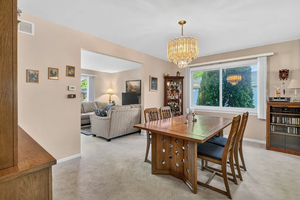 3173 Grandview Place Darien IL 60561