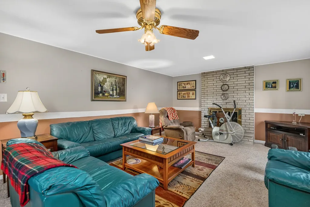 3173 Grandview Place Darien IL 60561