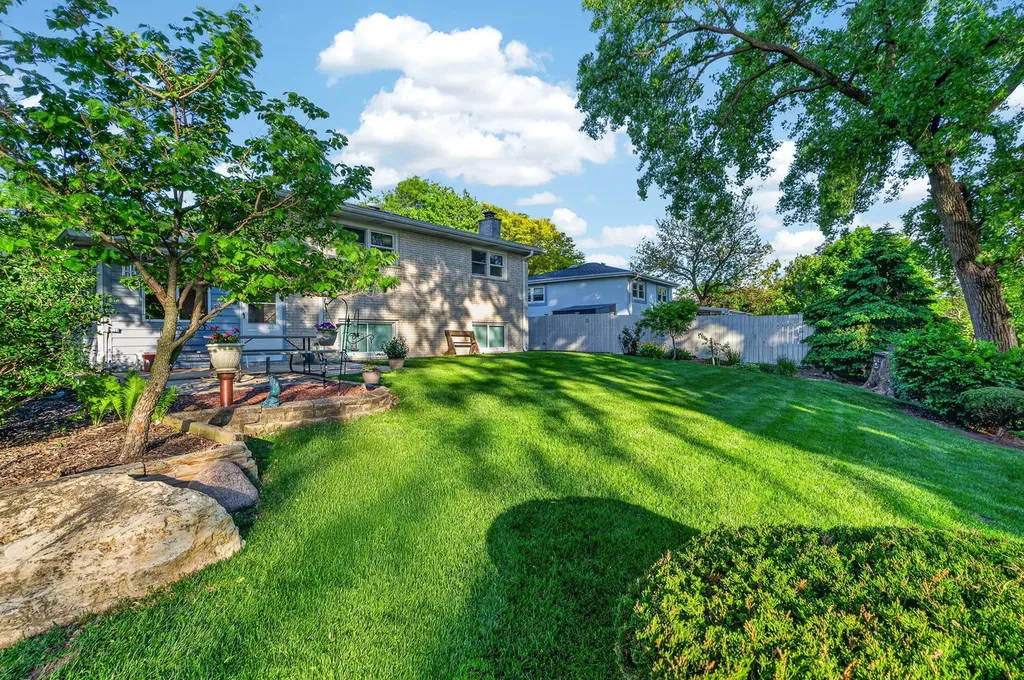 3173 Grandview Place Darien IL 60561