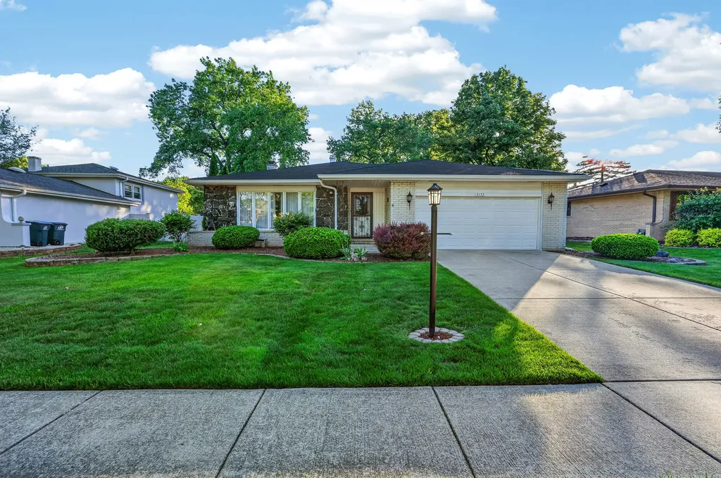 3173 Grandview Place Darien IL 60561