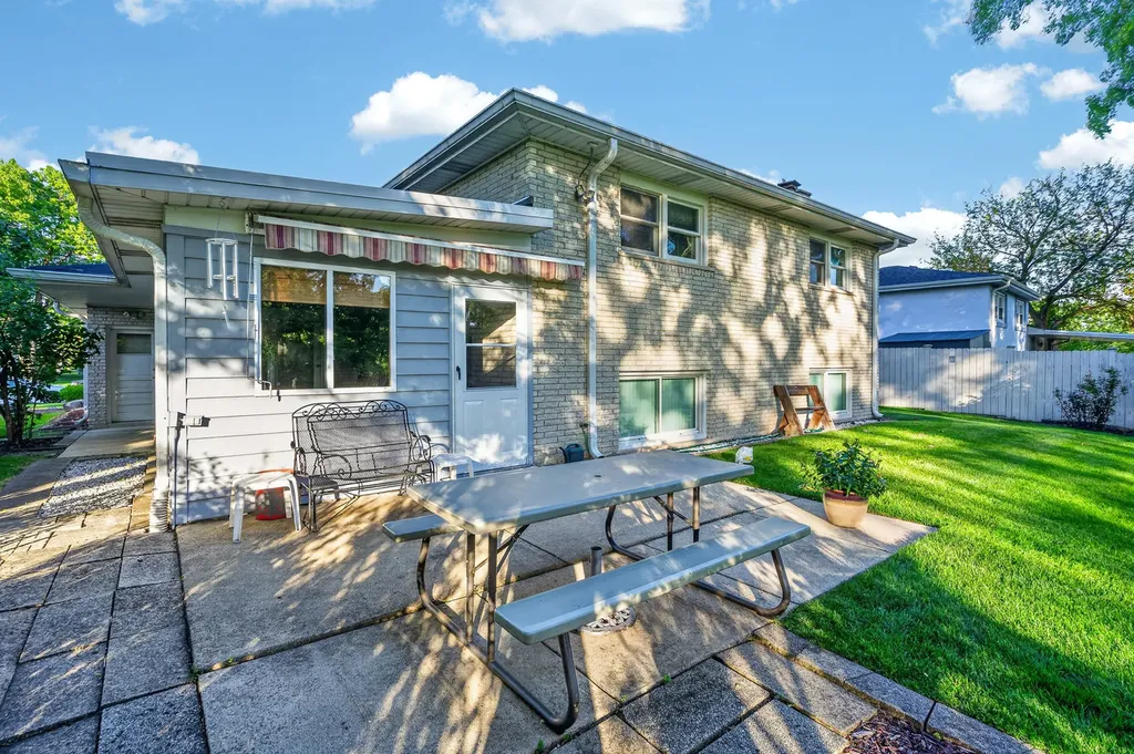 3173 Grandview Place Darien IL 60561